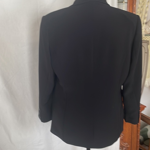 Cute little black Blazer - Picture 4 of 7